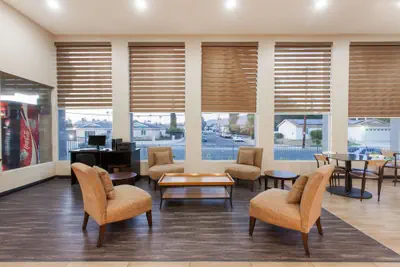 Photo 4 - Days Inn by Wyndham San Diego-East/El Cajon
