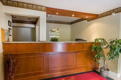 Photo 4 - Econo Lodge Inn & Suites Old Saybrook Westbrook