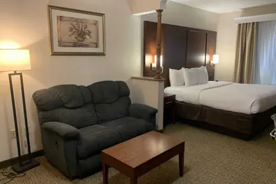 Photo 5 - Citrus Suites Redlands Loma Linda Hotel