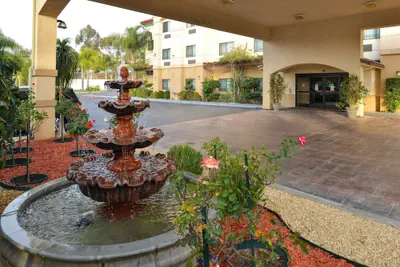 Photo 2 - Citrus Suites Redlands Loma Linda Hotel