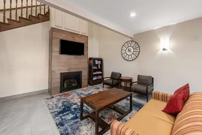 Photo 3 - Country Inn & Suites by Radisson, Findlay, OH