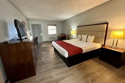 Photo 4 - Silver Queen Inn