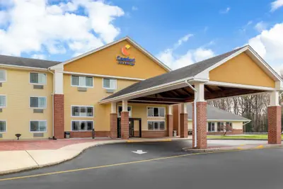 Photo 2 - Comfort Inn & Suites Milford