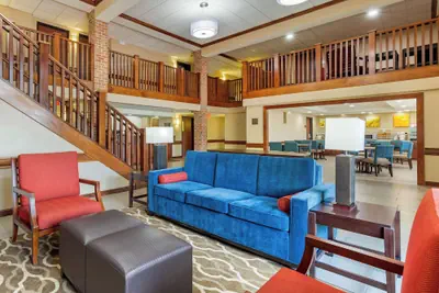 Photo 4 - Comfort Inn & Suites Milford