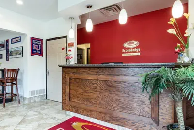 Photo 5 - Econo Lodge Lawrence near University