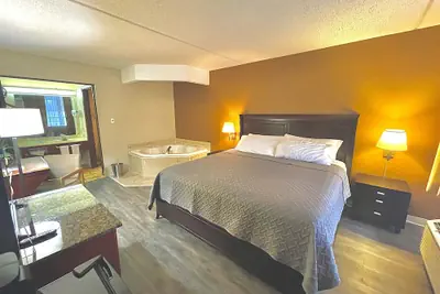 Photo 4 - Eureka Springs Heritage Motel
