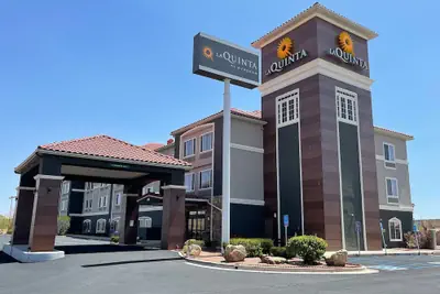 Photo 2 - La Quinta Inn & Suites by Wyndham Gallup