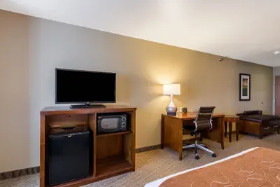 Photo 4 - Comfort Suites Burlington