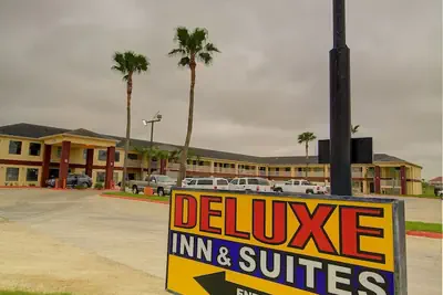 Photo 2 - Deluxe Inn & Suites