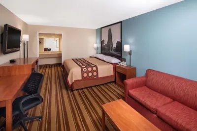 Photo 4 - Super 8 by Wyndham Burlington NC