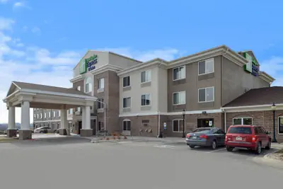 Photo 2 - Holiday Inn Express & Suites Omaha West by IHG
