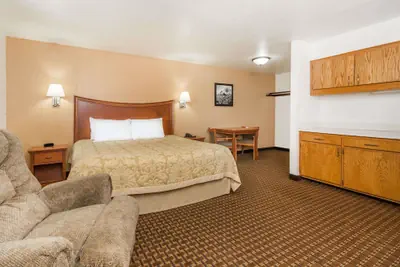 Photo 4 - Super 8 by Wyndham Goodland