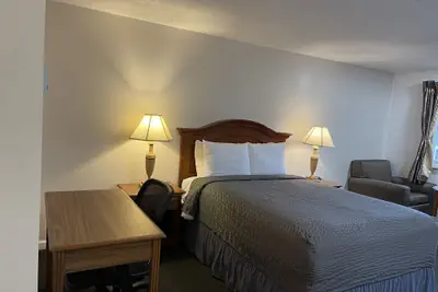Photo 2 - Economy Inn