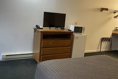 Photo 5 - Economy Inn