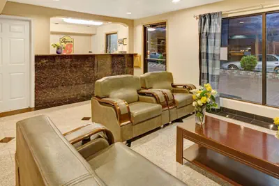 Photo 3 - Super 8 by Wyndham Mont Belvieu/Baytown East