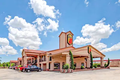 Photo 2 - Super 8 by Wyndham Mont Belvieu/Baytown East