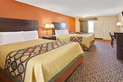 Photo 4 - Super 8 by Wyndham Mont Belvieu/Baytown East