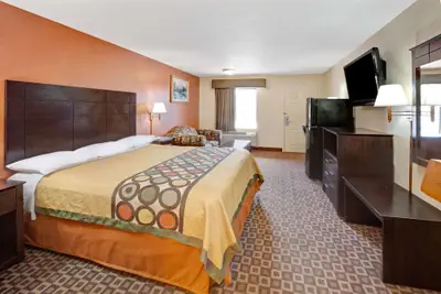 Photo 5 - Super 8 by Wyndham Mont Belvieu/Baytown East