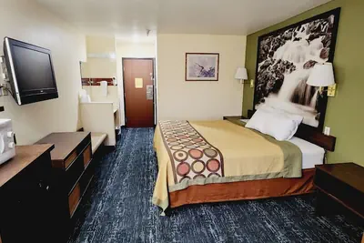Photo 5 - Super 8 by Wyndham Rawlins