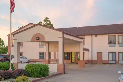Photo 2 - Super 8 by Wyndham Vincennes