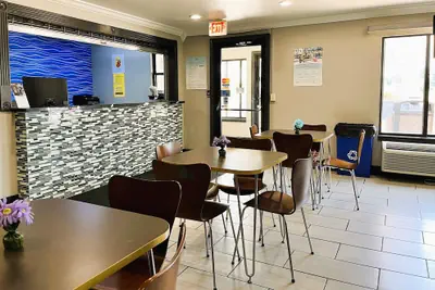 Photo 3 - Super 8 by Wyndham Vincennes