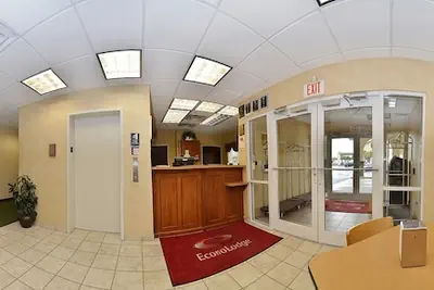 Photo 3 - Econo Lodge Valdosta Mall Area