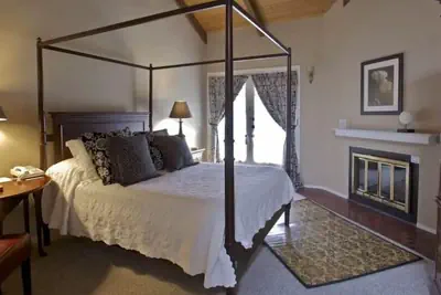 Photo 2 - Merritt House Hotel