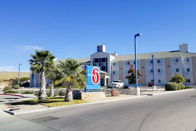 Photo 2 - Motel 6 Las Cruces, NM - Telshor