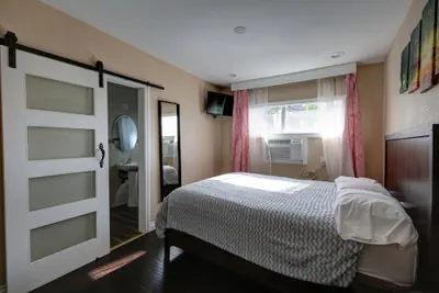 Photo 5 - Tradewinds Hotel LAX Airport