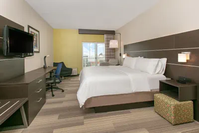 Photo 5 - Holiday Inn Express Hotel & Suites Seaside-Convention Center by IHG