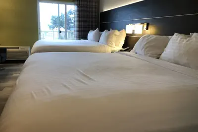 Photo 3 - Holiday Inn Express Hotel & Suites Seaside-Convention Center by IHG