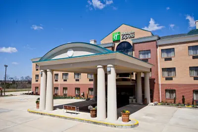 Photo 2 - Holiday Inn Express Clanton by IHG