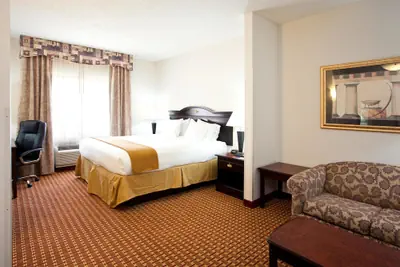 Photo 4 - Holiday Inn Express Clanton by IHG