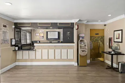 Photo 3 - Lemon Tree Hotel & Suites Anaheim