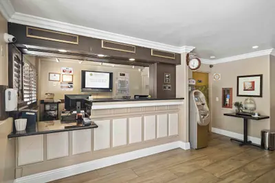 Photo 4 - Lemon Tree Hotel & Suites Anaheim