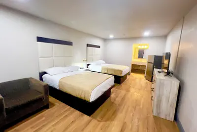 Photo 4 - Economy Inn and Suites