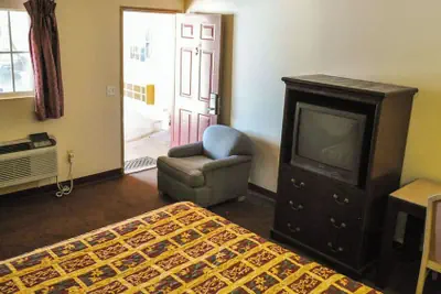 Photo 3 - California Suites Motel