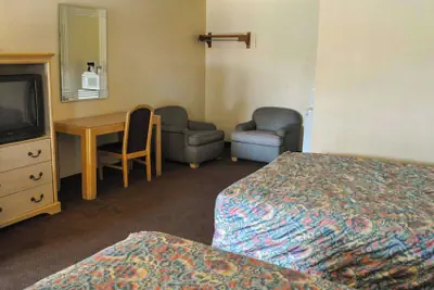 Photo 4 - California Suites Motel