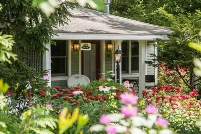 Photo 2 - Hidden Garden Cottages & Suites