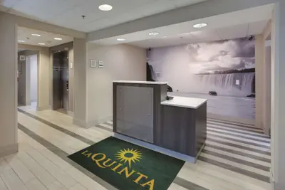Photo 2 - La Quinta Inn & Suites by Wyndham Batavia