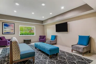 Photo 5 - La Quinta Inn & Suites by Wyndham Batavia