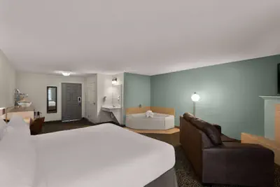Photo 4 - Wyndham Garden Galena Hotel & Day Spa