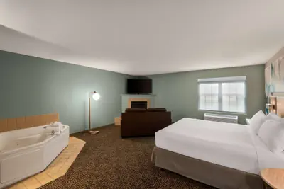 Photo 5 - Wyndham Garden Galena Hotel & Day Spa