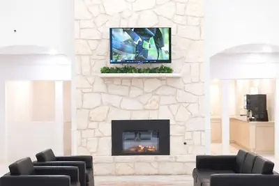 Photo 3 - La Quinta Inn & Suites by Wyndham Kerrville