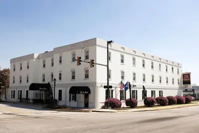 Photo 2 - Inn on the Square, an Ascend Collection Hotel