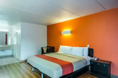 Photo 4 - Motel 6 Cleveland, TX