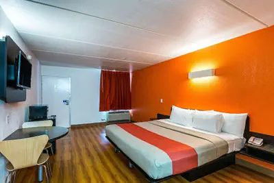 Photo 3 - Motel 6 Cleveland, TX