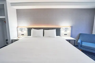 Photo 5 - All Seasons Inn and Suites