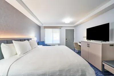 Photo 4 - All Seasons Inn and Suites