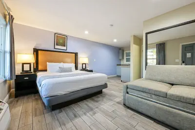 Photo 4 - Hotel Point Loma
